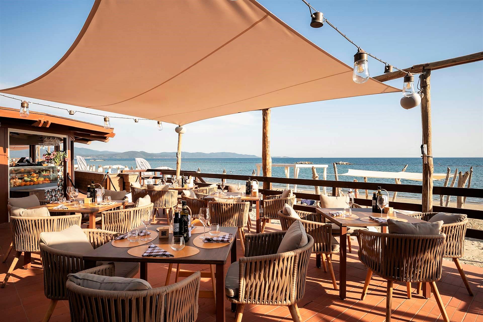 Frühstück mit Meersicht - das Strandrestaurant La Duna im Reka-Ferienresort Golfo del Sole